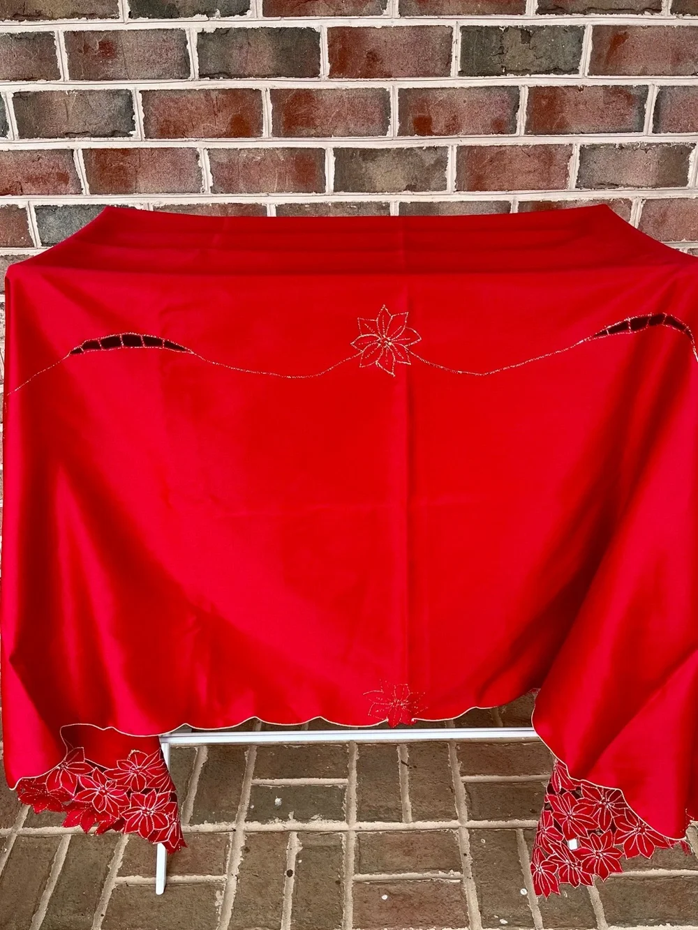 Sam Hedaya Christmas Tablecloth Red Poinsettia Cutwork Gold Embroidered Dining